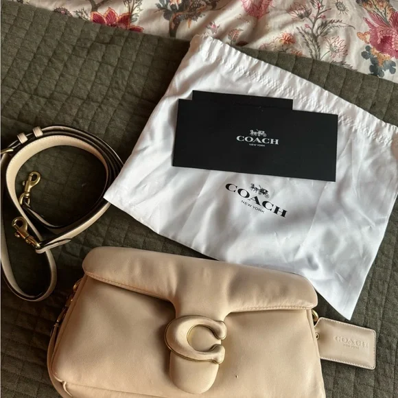 Coach Pillow Tabby 26 - Picture 10 of 11